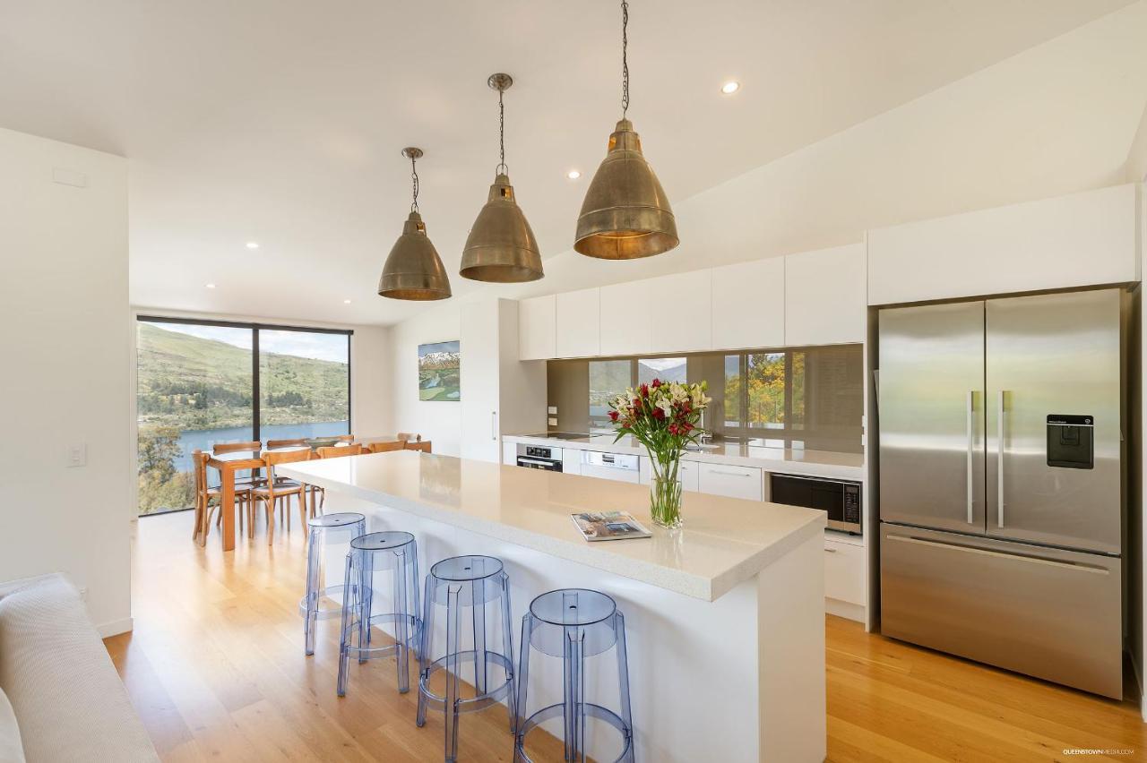 Okataina - Means Place Of Laughter, Luxury Retreat Villa Queenstown Exteriör bild